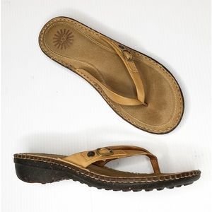 UGG Kamiko Leather Buckle Flip Flop Sandals (7)